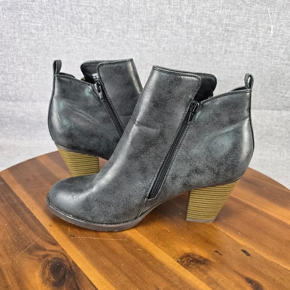 JustFab Madalena Distressed Black Studded Ankle Booties Block Heel Womens 10